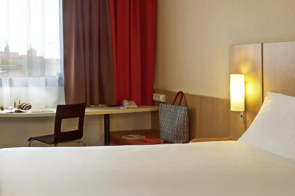 Ibis Warszawa Ostrobramska Hotel Ngoại thất bức ảnh