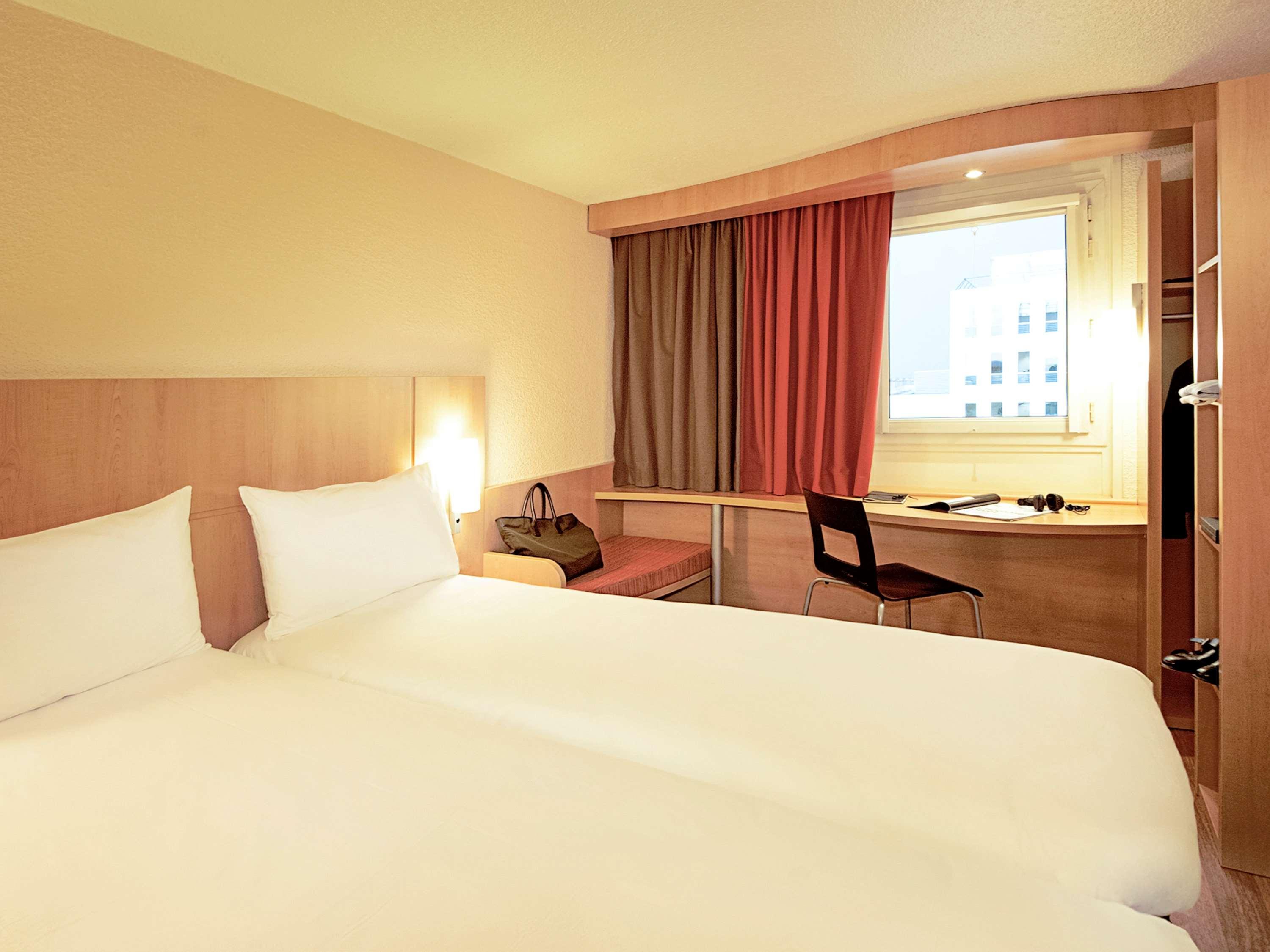 Ibis Warszawa Ostrobramska Hotel Ngoại thất bức ảnh