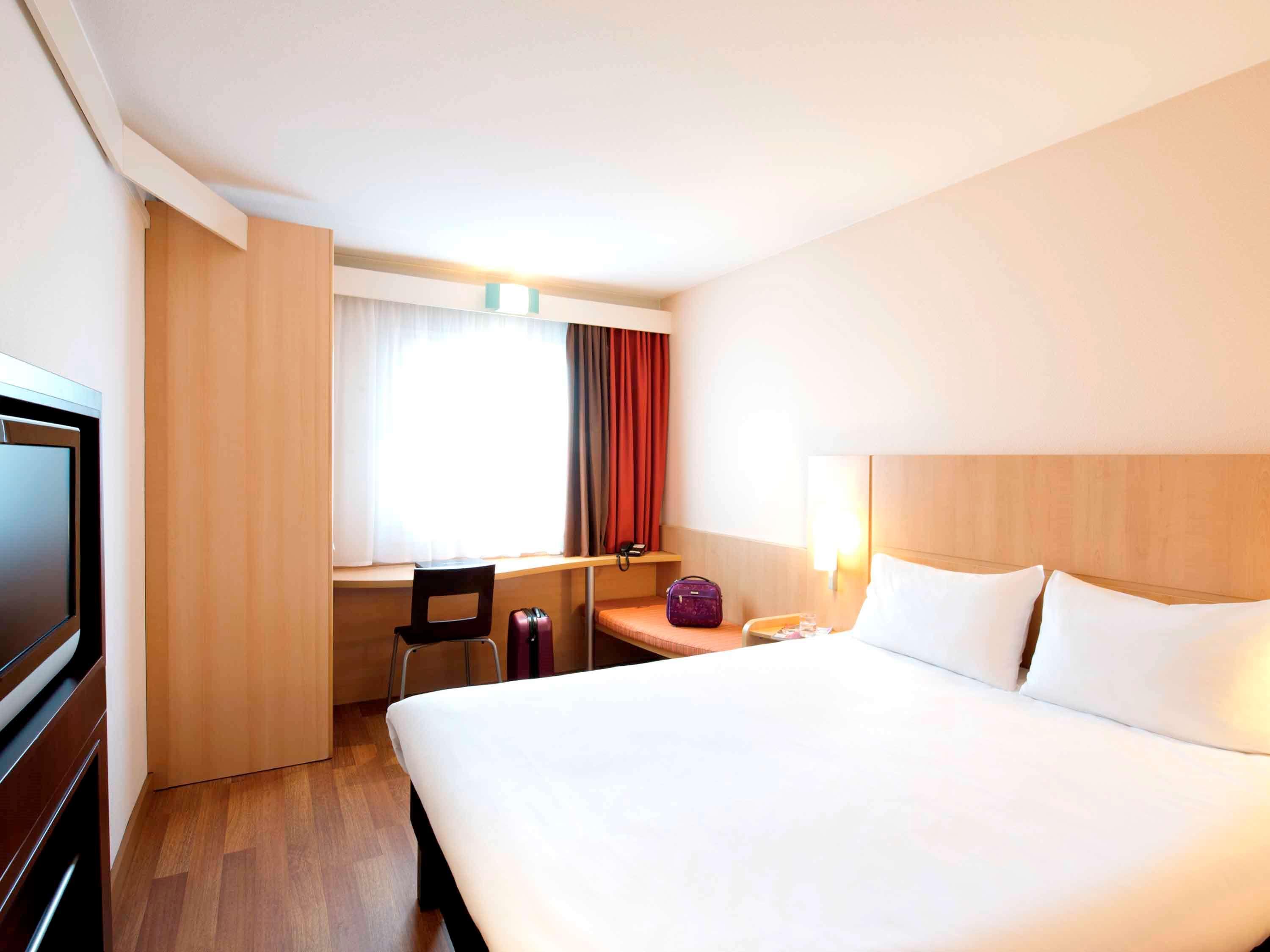 Ibis Warszawa Ostrobramska Hotel Ngoại thất bức ảnh