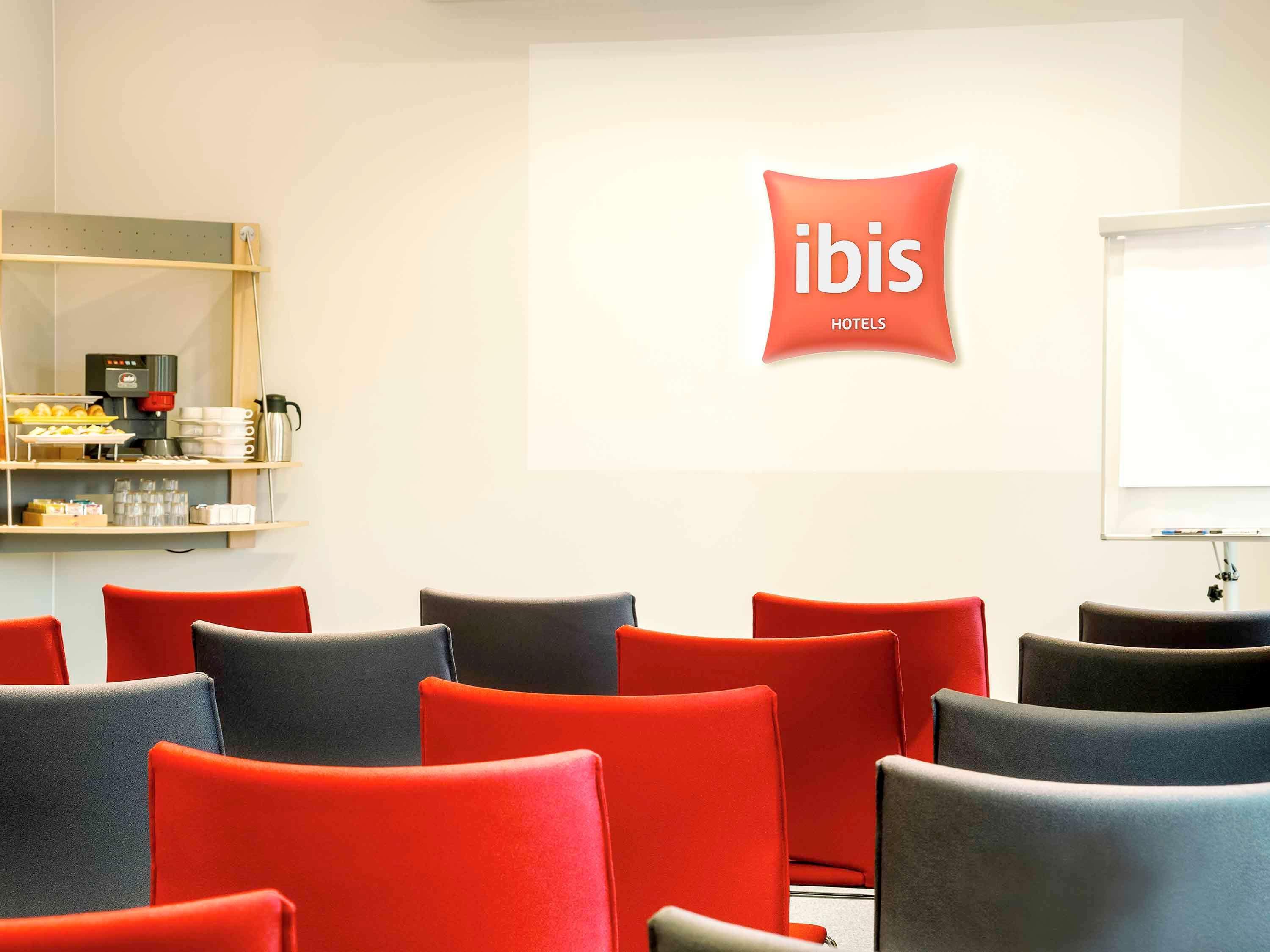 Ibis Warszawa Ostrobramska Hotel Ngoại thất bức ảnh